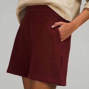 Lululemon Scuba High-Rise Short 5" in Red Merlot EUC